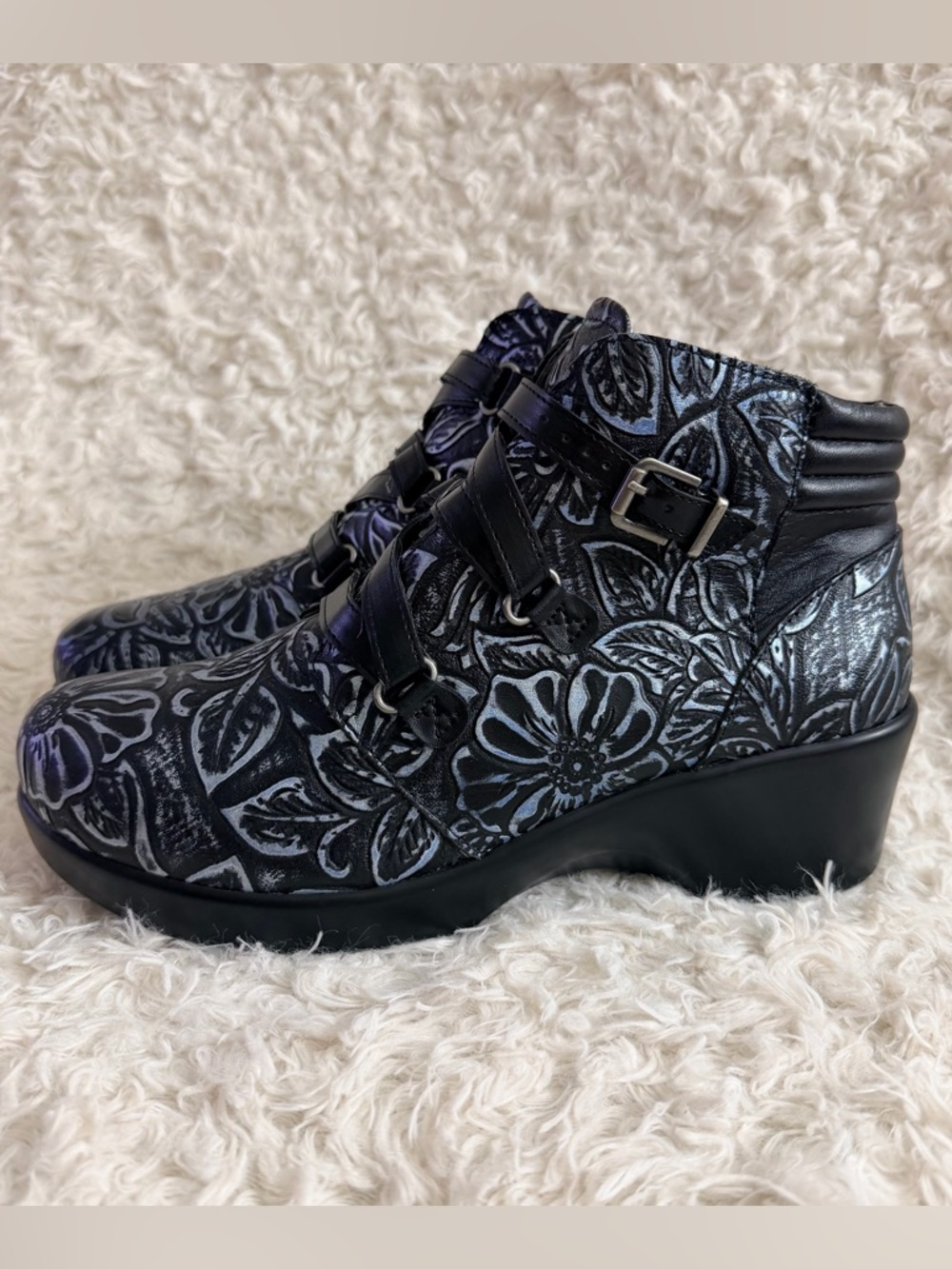 Alegria Indi “Blue Romance” Floral Embossed Bohemian Ankle Boots Size 9 (39)